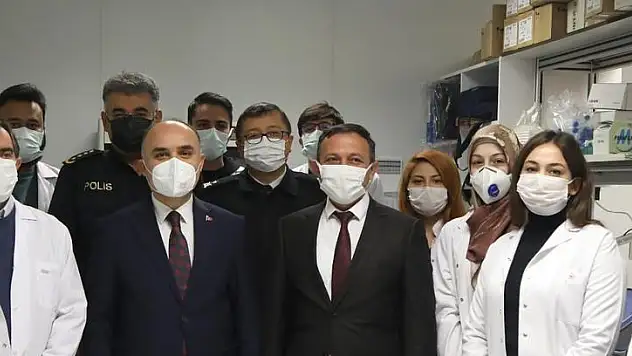 VALİ GÜNAYDIN'DAN ÖZDARENDELİ VE EKİBİNE TEBRİK ZİYARETİ