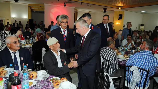 Vali Kamçı Gaziler Onuruna Verilen Yemeğe Katıldı