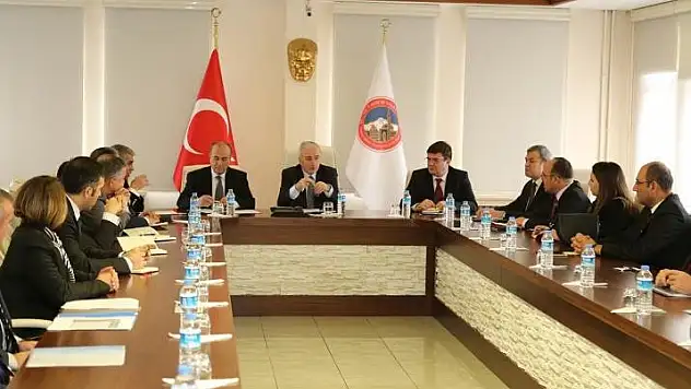 Vali Kamçı Kaymakamlarla Bir Araya Geldi