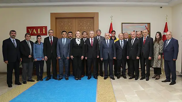 VALİ KAMÇI, KURULUŞ YILDÖNÜMÜNDE PTT YÖNETİCİLERİNİ KABUL ETTİ