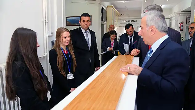 Vali Kamçı Okullarda İncelemelerde Bulundu