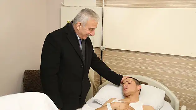 Vali Kamçı Yaralı Askerlerimizi Ziyaret Etti