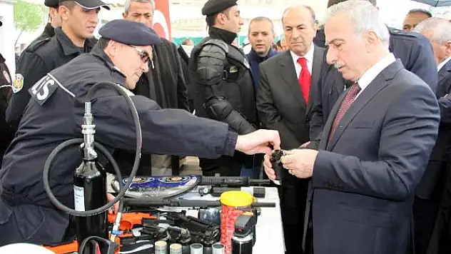 Vali, yanlışlıkla biber gazı sıktı