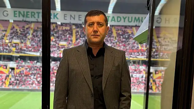 Vekil Ersoy'dan gençlere Kayserispor forması