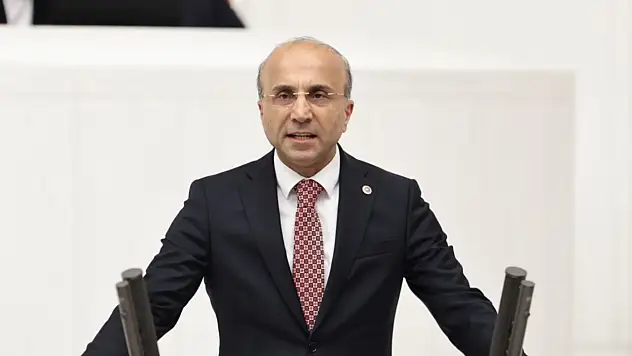 Vekil Genç: Türkiye'de neredeyse her 3 yurttaşa 1 icra dosyası düşüyor
