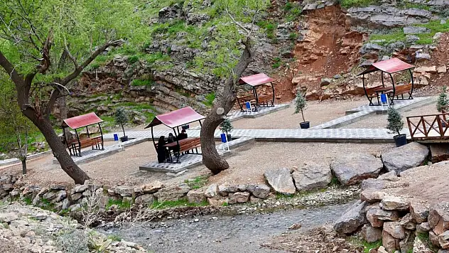 Yahyalı'da Büyük Pınar Mesire Alanı hizmete açıldı