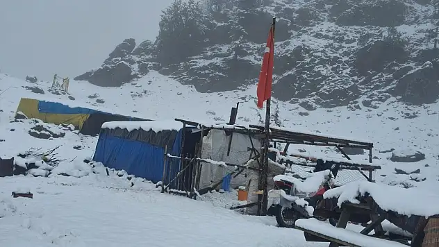 Yahyalı'da kar yağışı etkili oldu