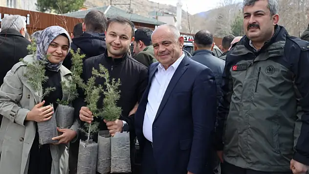 Yahyalı'da Orman Haftası fidan dağıtımıyla kutlandı