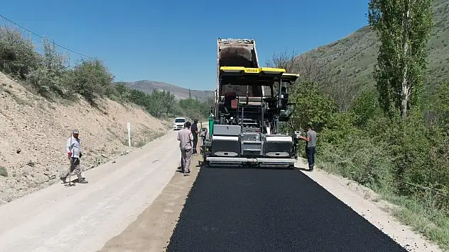 YAHYALI'DA 3 MAHALLE SICAK ASFALTA KAVUŞTU