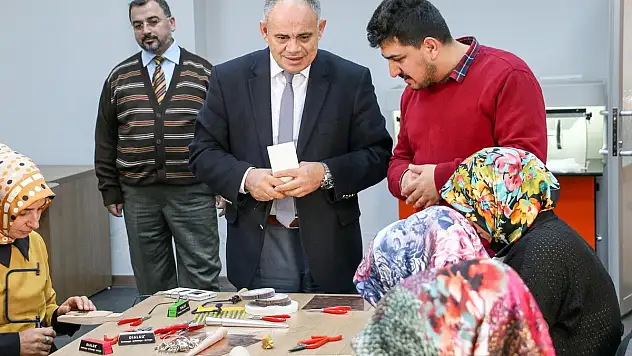 Yahyalı'da gümüş işlemeciliği kursu açıldı