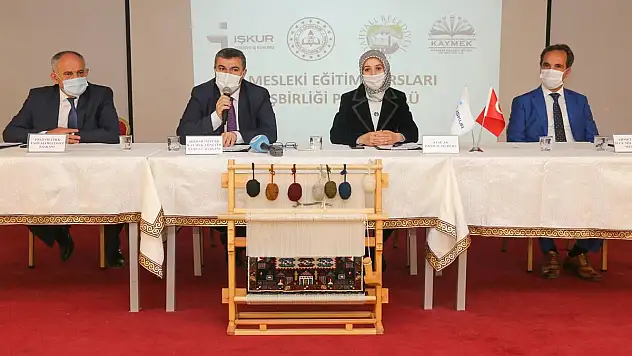 YAHYALI'DA KİLİM DOKUMA EĞİTİMİNE BÜYÜKŞEHİR İMZASI