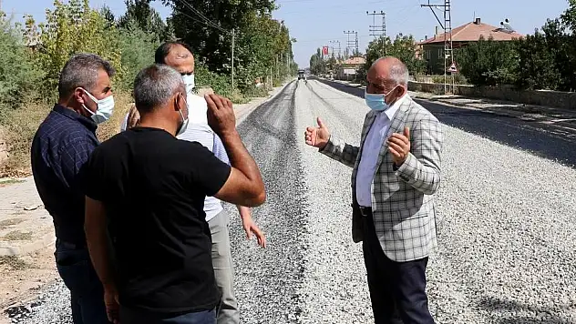 YAHYALI'DA KIRSAL MAHALLELERİN YOLLARI YAPILIYOR