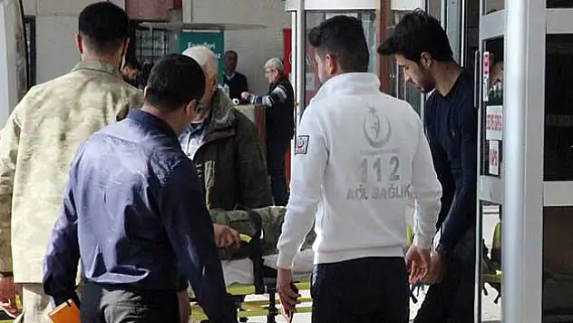 Yaralı 2 Türk askeri 8 ÖSO mensubu Kilis'e getirildi