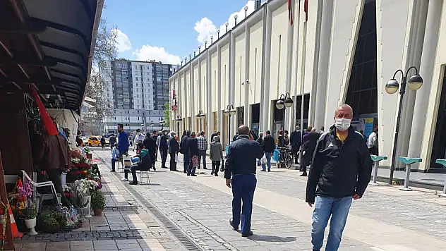 YASAK BİTTİ, KAYSERİ SOKAKLARI DOLDU TAŞTI