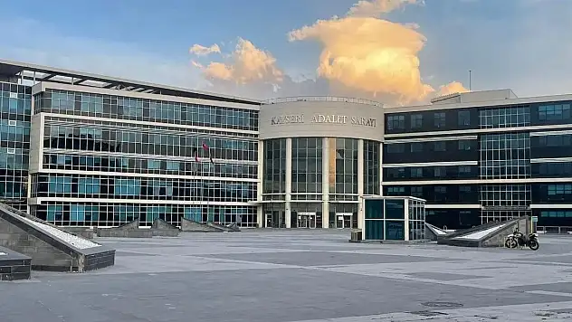 YENGESİNİ BALTAYLA ÖLDÜREN SANIK YENİDEN YARGILANDI! İŞTE CEZASI...