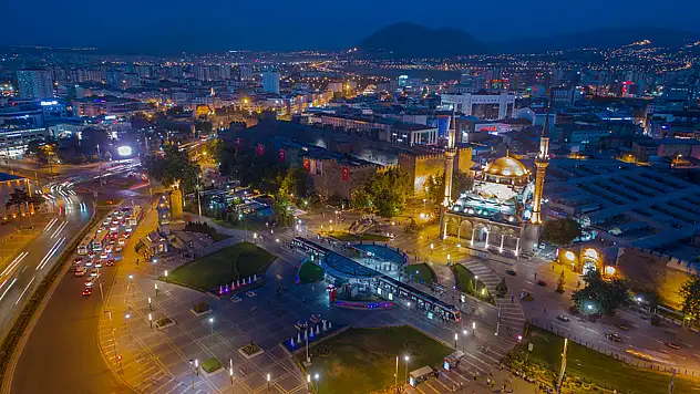 Yeni yılda ünlüler Kayseri'ye akın edecek