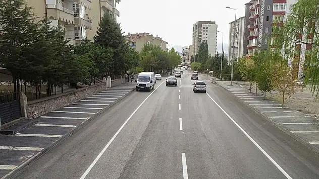 YENİLENEN ÇİMENLİ CADDESİ FARK KATTI