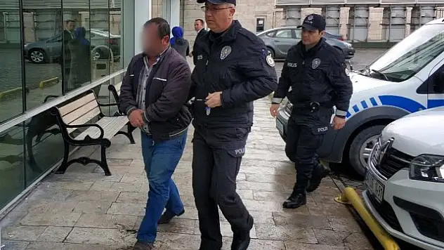 Yere Düşen 100 Lirayı Gizlice Alıp Cebine Koyan Vatandaş Gözaltına Alındı