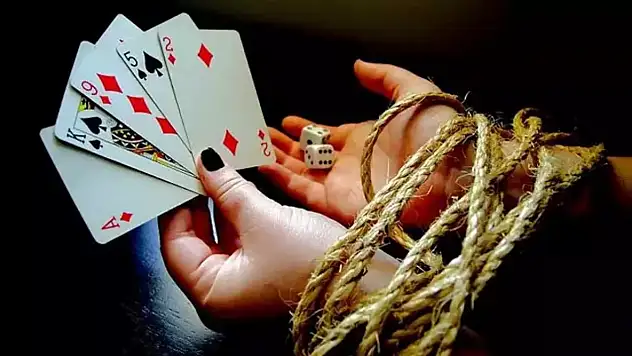 Yeşilay: Kumara başlama yaşı 15'e üştü