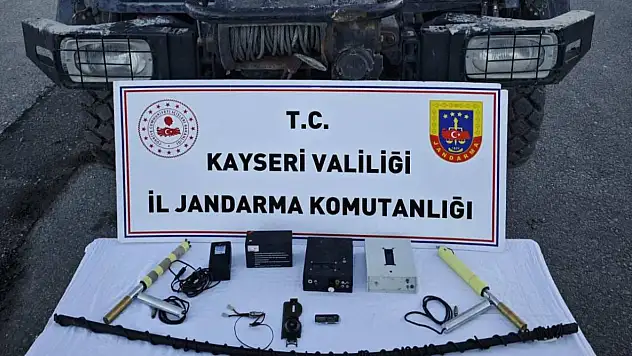 Yeşilhisar'da izinsiz define arayan 5 kişi suçüstü yakalandı