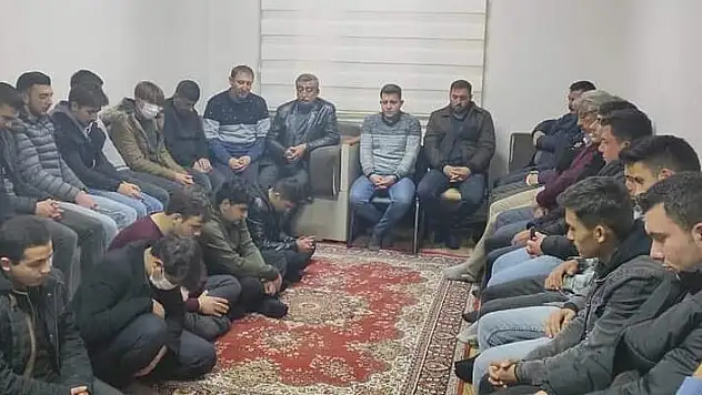 YEŞİLHİSAR ÜLKÜ OCAKLARI 17 ARALIK ŞEHİTLERİNİ UNUTMADI