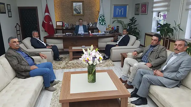 YEŞİLHİSAR VE TOMARZA HEYETLERİNDEN   BAŞKAN AKAY'A TEBRİK  ZİYARETİ