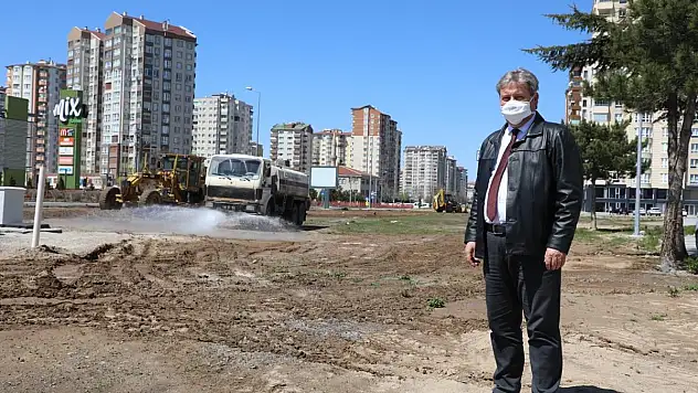 YILDIRIM BEYAZIT MAHALLESİNDE KÖTÜ GÖRÜNTÜ OLUŞTURAN ALANLAR TEMİZLENİYOR