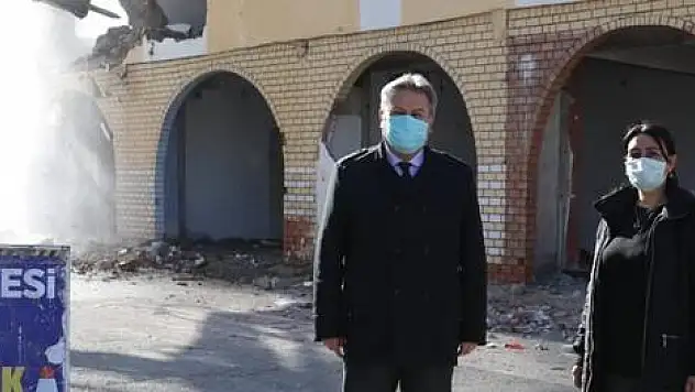 YILDIRIM BEYAZIT'TA ESKİ BİNALARIN YIKIMI DEVAM EDİYOR