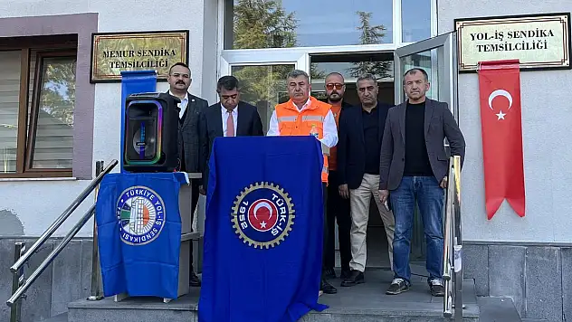 YOL-İŞ SENDİKASI ÜYELERİ TOPLANDI: 'EKONOMİK KRİZİN BEDELİNİ İŞÇİLER OLARAK BİZ ÖDEMEYECEĞIZ'