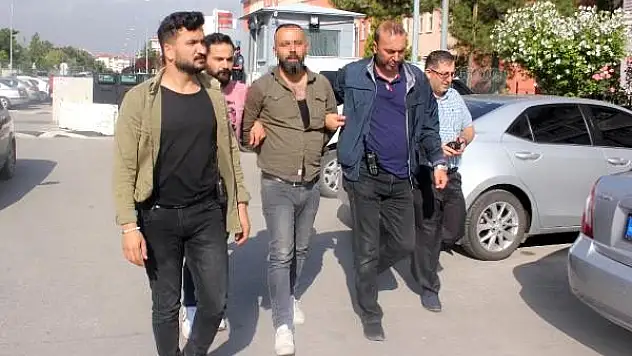 YOL VERMEDİĞİ YAYAYI KALBİNDEN BIÇAKLAYIP ÖLDÜRDÜ