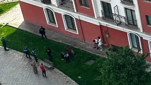 Yüksekten düşen genç ağır yaralandı