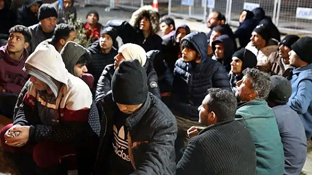 YUNAN POLİSİ, GÖÇMENLERİ DÖVEREK TÜRKİYE'YE GERİ GÖNDERDİ