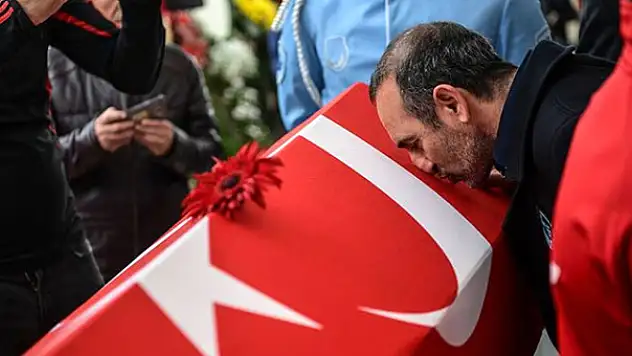 Yunanistan, Naim'in Cenazesini Öpen Leonidis'i Görevden Aldı