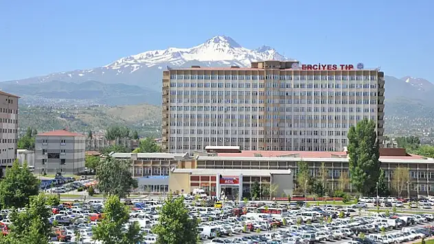 YÜRÜYEN MERDİVENLERDEN DÜŞEN BEBEK HAYATINI KAYBETTİ