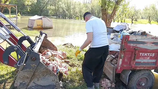 Zamantı Irmağı'nda kurban atığı tepkisi