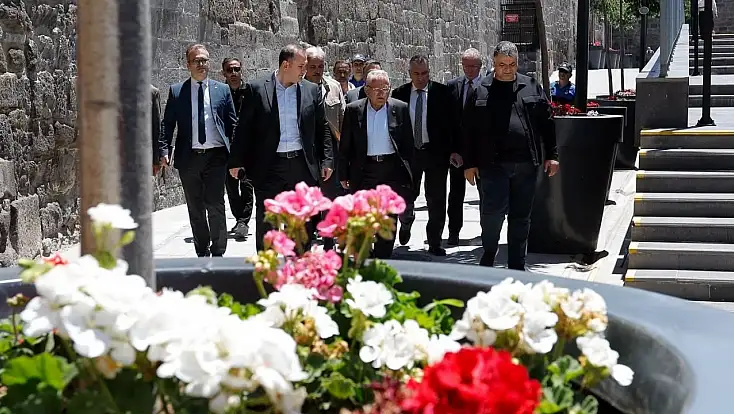 Başkan Büyükkılıç, tarihi kalede çocuklarla buluştu