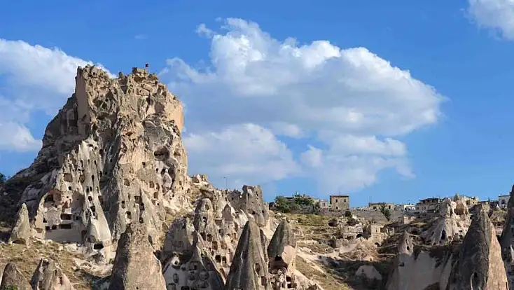 Binlerce insan bu kayanın içinde yaşadı! Uçhisar Kalesi'nin asırlık mirası