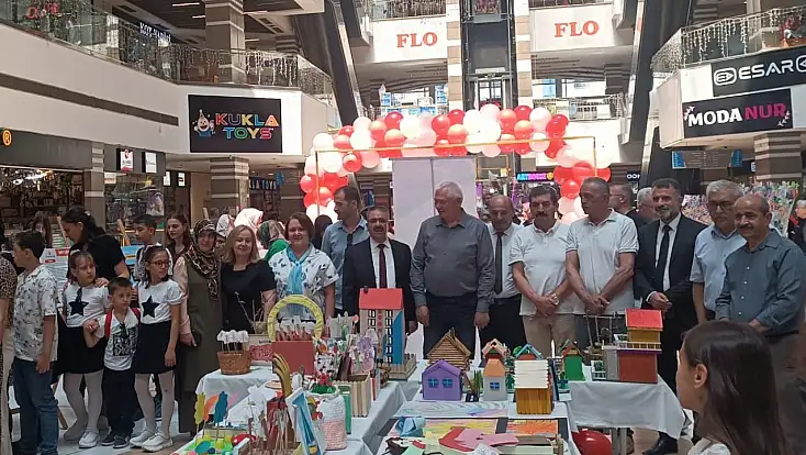Bülent Altop İlkokulu’nun yıl sonu sergisi yoğun ilgi gördü