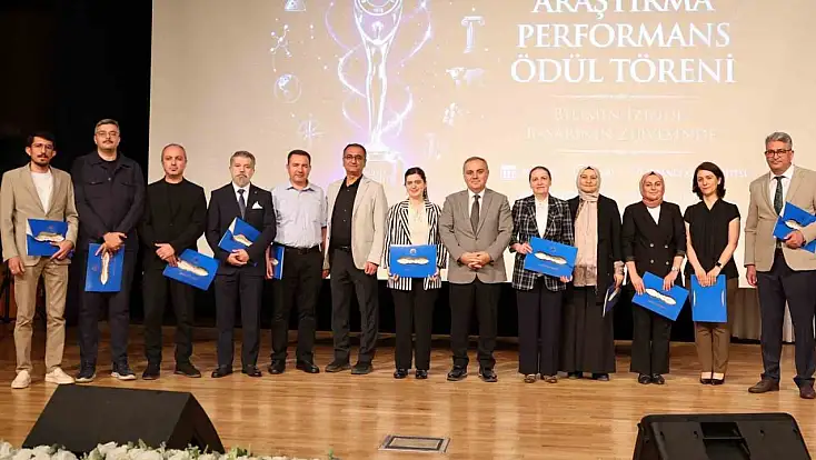 ERÜ'de '2025 Yılı Araştırma Performans Ödül Töreni' düzenlendi