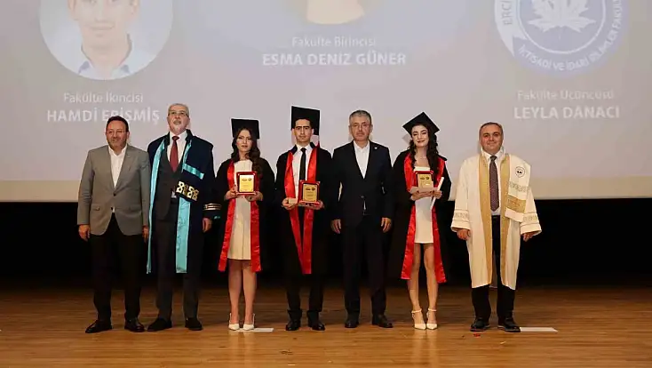 ERÜ İktisadi ve İdari Bilimler Fakültesi 44. dönem mezunlarını verdi