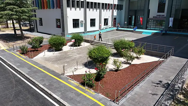 Kayseri Büyükşehir'den okullara ve üniversiteye yeşil dokunuş