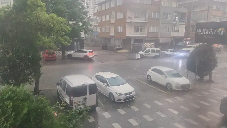 Kayseri’de gök gürültülü sağanak yağış etkili oluyor