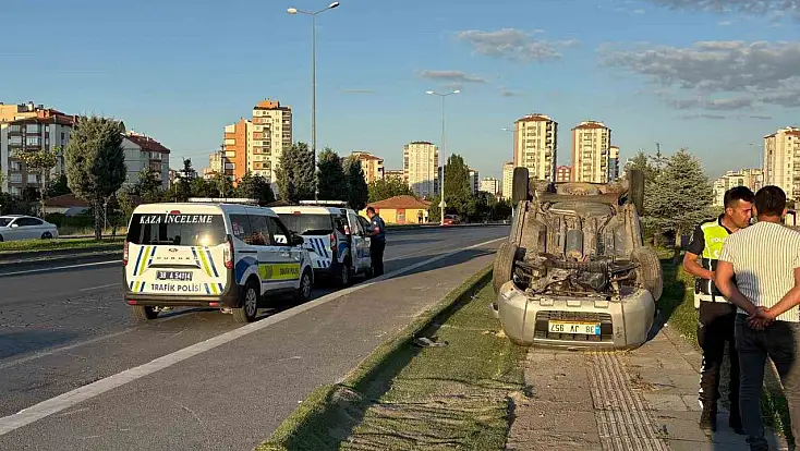 Kayseri'de hafif ticari araç takla attı: 1 yaralı