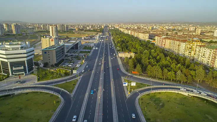 Kayseri'de her 3 kişiye 1 araç düşüyor: Trafik yoğunluğu artarken gözler yeni projelerde