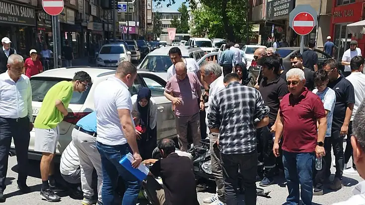 Kayseri’de otomobil ile motosiklet çarpıştı: Polis memuru yaralandı