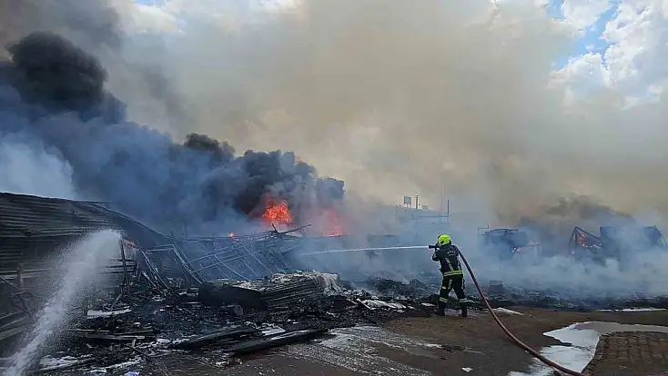 Kayseri'deki hurda yangını 2 saatte söndürüldü