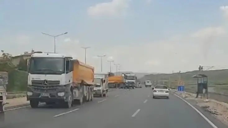 Kayseri-Niğde yolunda otomobil şarampole devrildi