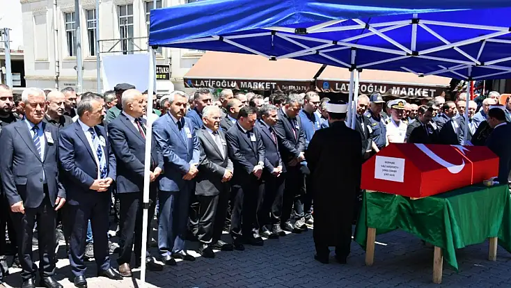 Kayseri Vali Yardımcısı Şenol Esmer, memleketi Trabzon’da son yolcuğuna uğurlandı