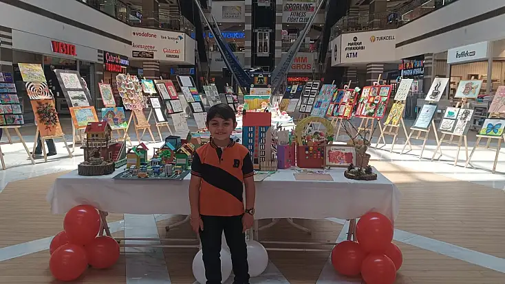Melih Eymen’in yıl sonu sergisi büyük beğeni topladı