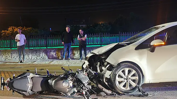 Otomobil ile kafa kafaya çarpışan motosiklet sürücüsü yaralandı